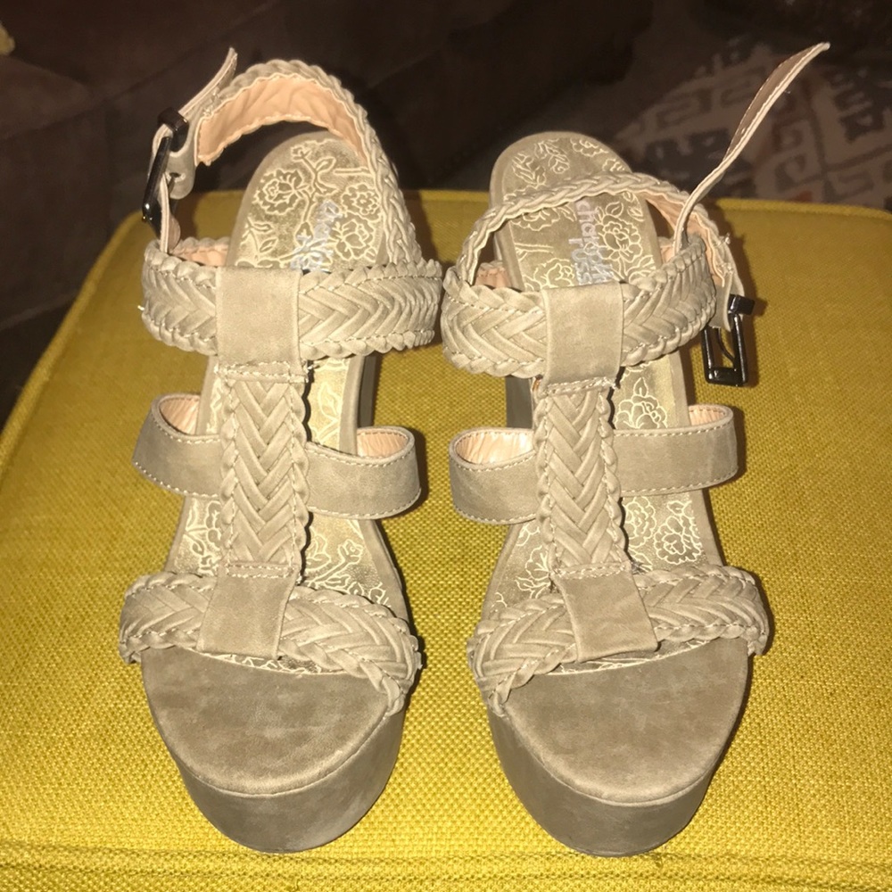 Heels - Picture 3 of 3